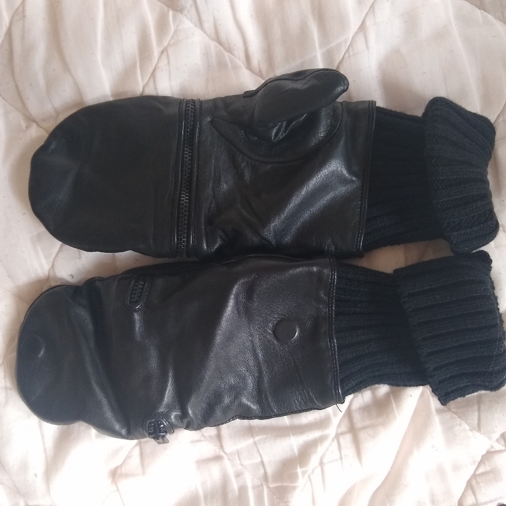 Kate Spade Saturday Leather Pop Top Mittens